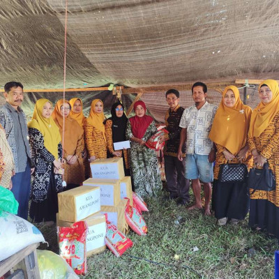 KUA Awangpone Hadirkan Kehangatan di Tengah Duka: Kunjungan Empati ke Korban Kebakaran Dusun Nipa