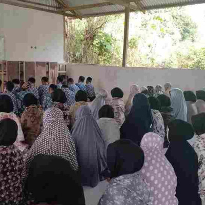 Kuatkan Karakter Peserta Didik, MA Biharul Ulum Ma'arif Rutin Gelar Sholat Dhuha Bersama