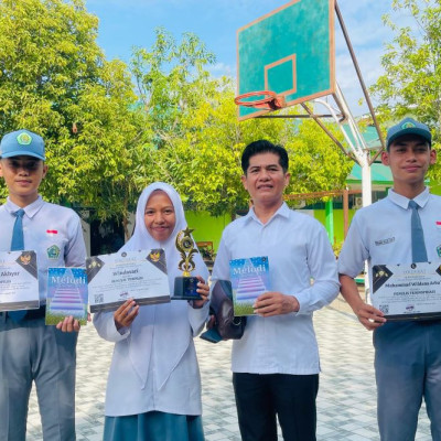 Mendunia Lewat Karya: Siswa MAN 1 Bone Raih Prestasi Nasional di Lomba Puisi 2024