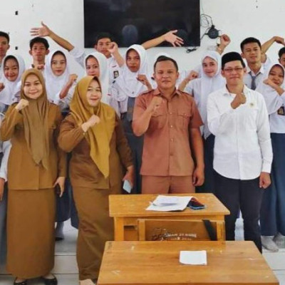 Penyuluh Agama dan BKKBN Sosialisasi Cegah Pernikahan Dini di SMA Negeri 28 Bone