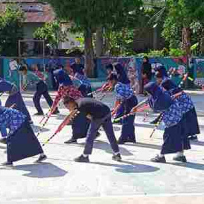 Pramuka MTsN Pinrang Gelar Latihan LKBB dengan Tongkat