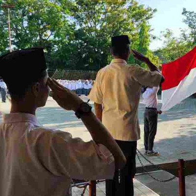 Pesan Kedisipilinan ; Wakamad Humas MAN Pinrang dI Upacara Bendera