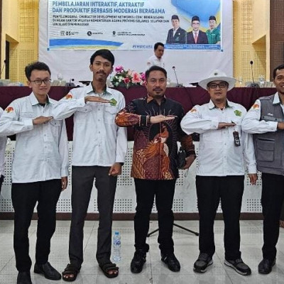 Hadiri Seminar Nasional, Kepala MAN IC Gowa Beserta Guru Matangkan Kompetensi