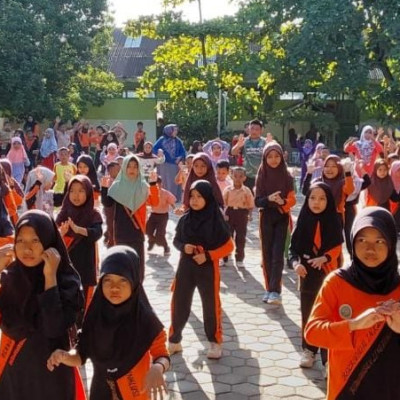 Senam Madrasah di MIN 2 Gowa, Ciptakan Pola Hidup Sehat Siswa