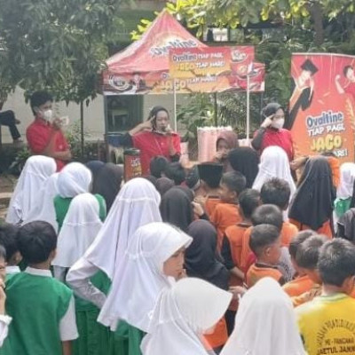 Sukacita Siswa MIN 2 Gowa Ikut Program Berbagi Susu Gratis