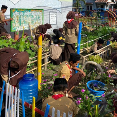 MTs Al Hidayah Bakke Kembangkan Karakter Peduli Lingkungan