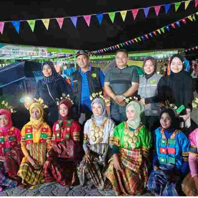 Tim Tari Kreasi MTsN Pinrang Tampil Memukau di Festival Camp Ceria MAN 1 Parepare