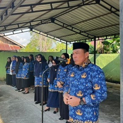 Upacara Hormat Bendera dan Doa Bersama, Kakankemenag Lutra Ingatkan Pegawai dan Guru Waspada Terhadap Penggunaan Media