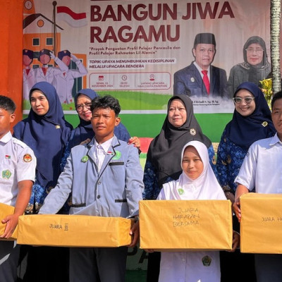 Penyerahan Hadiah Pemenang Lomba P5-PPRA MAN 2 Kota Parepare