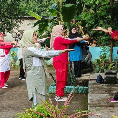 Jaga Kondisi Jemaah, KUA Pallangga Gelar Senam dan Pemeriksaan Kesehatan Berkala