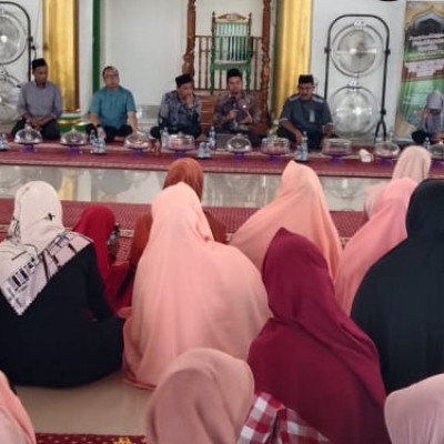 KUA Dua Boccoe : Penyuluhan Fiqih Wanita Berlangsung Meriah di Masjid Nur Zahwa Watang Padacenga