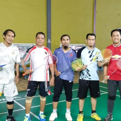 Jaga Kebugaran, Guru MTsN Gowa Rutin Tanding Badminton