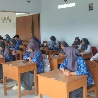 Ketua Pokjawas Madrasah Kemenag Gowa Pantau PAS di MAS Persis Buluballea Tombolopao