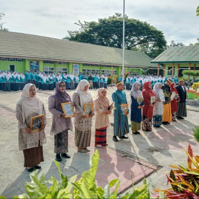 Kepala Madrasah Beri Apresiasi Kinerja Guru dan Pegawai MAN 4 Bone