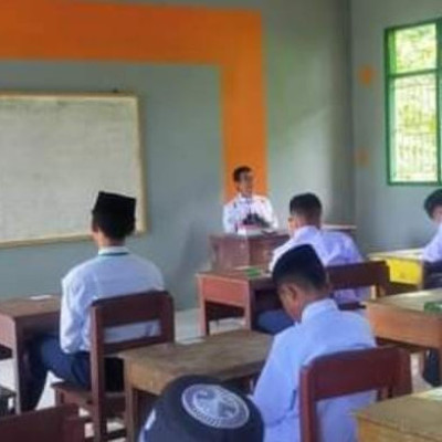 Pengawas Bina Kemenag Gowa Lakukan Pemantauan PAS di MTSS Darul Istiqomah Timbuseng