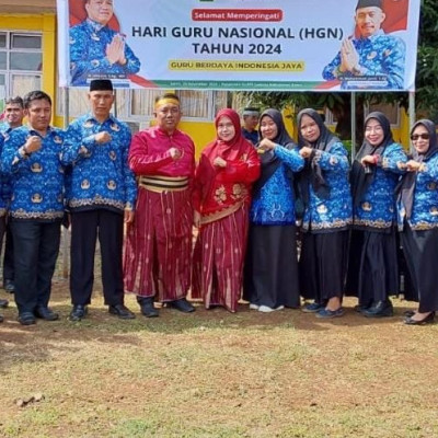 Pendidik MIN 2 Gowa Meriahkan Upacara Peringatan Hari Guru Nasional