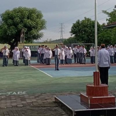 Apel Pagi di Hari Pertama Ujian Semester, Kepala MAN 1 Kota Parepare Berikan Motivasi ke Siswa