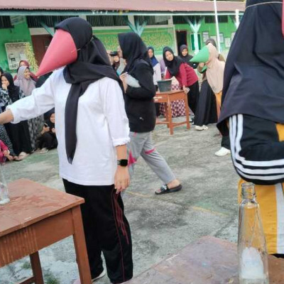 Ciptakan Suasana Ceria dalam Kebersamaan, MA DDI Lil Banat Gelar Lomba Unik dan Lucu di Hari Guru