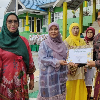 Penghargaan di Hari Guru, Kepala MA DDI Lil Banat: Motivasi Tingkatkan Kualitas Pendidikan Madrasah