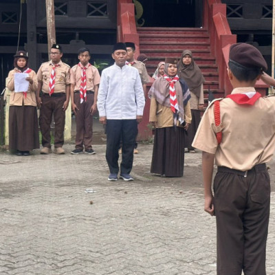 Kakankemenag Kota Makassar Buka PERSUJAMI Tingkat MI di Benteng Somba Opu 