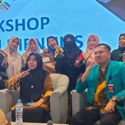 Asah Kemampuan Menulis, Kamad dan Guru MTsN Gowa Ikut Workshop Guru Menulis