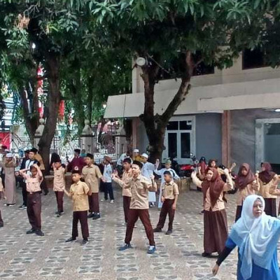 Antusiasme Siswa MTs DDI Labukkang Ikuti Senam SKJ pada Pembukaan HAB ke-79