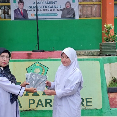 Siswa MAN 2 Kota Parepare Persembahkan Buku Fiksi, Kepala Madrasah Takjub