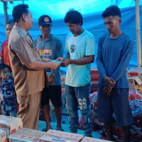 MAN 1 Bone Serahkan Bantuan Kepada Korba Kebakaran Lamurukung