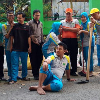 Semangat Kerja Bakti Bersama Mahasiswa PPL IAIN Parepare