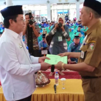 Plt. Kakanwil Kemenag Sulsel Terima Jamaah Calon Haji Kloter Pertama