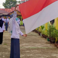 Zakiah Sebut Rutinitas Upacara Bendera Setiap Senin MAN 2 Sinjai Akan Berkelanjutan