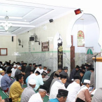 KakanKemenag Sinjai pada Khutbah Id : Pake Memenni Parimboloâ€™mu, Malaikat Maut Pasti Datang Menjem