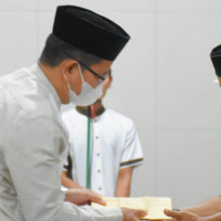 Wakili Plt Kakankemenag. Kasubag TU Hadiri Safari Ramadan bersama Bupati Sinjai dan Serahkan Bantuan Masjid