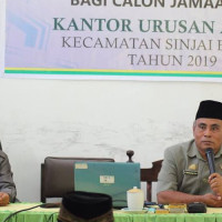 Kasubag TU Kemenag Sinjai Membawakan Materi Manansik Haji Mandiri di Sinjai Borong 