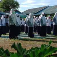 Apel Pagi, Wakamad Kesiswaan MTsN 1 Sinjai Beri Penguatan Tata Tertib