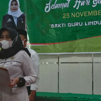 Pimpin Upacara HGN, Kakankemenag Gowa Beri Penghargaan Bagi Guru Berprestasi