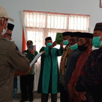 Kepala KUA Sinjai Barat Jadi Rohaniawan Pelantikan Kepala Lingkungan