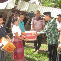 Tim Kemenag Peduli, Serahkan Bantuan Kepada Korban Bencana Alam