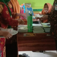 Pengawas Madrasah Acungkan Jempol Atas Hasil Karya Osim MTs Al-Ikhwan