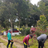 Jelang Ramadhan, Keluarga Besar KUA Tombolopao Adakan Kerja Bakti