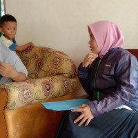 Wakamad Kesiswaan MTs Muhammadiyah Songing Door to Door Mencari Peserta Didik