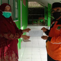 Tendik MTs Muhammadiyah Songing Serahkan Infak Untuk MTQ Tingkat Kec. Sinjai Selatan
