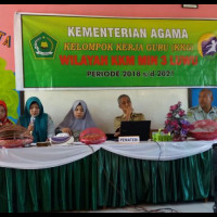 PENINGKATAN KOMPETENSI GURU LEWAT KKG WILAYAH KKM MIN 3 LUWU