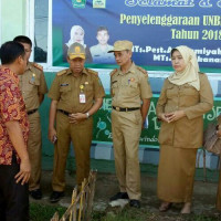 Bersama Bupati dan Sekda Takalar,Kepala Kantor Kemenag Takalar Pantau UNBK MTs