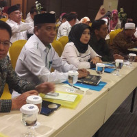 Hj.Adliah,MH Bersama  Tokoh dan Ulama Berkumpul Di Hotel Aswin.