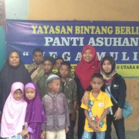 Operator Madrasah Kemenag Takalar Berbagi Sajian Buka Puasa Di Panti Asuhan.  