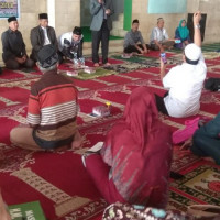 Nur Halik perkenalkan Tim Kloter Satu Makassar dihadapan Jamaah Calon Haji