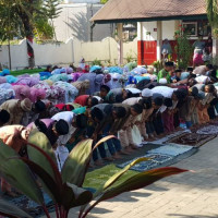 Pengawas PAI Kemenag Takalar Bersama Sekolah Binaan Gelar Salat Dhuha Untuk Palu.