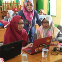 Pengawas Madrasah Dampingi MKKM Tingkat Aliyah Susun Soal USBN BK