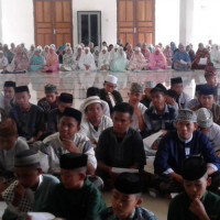 Jelang Ujian Akhir, Siswa MTs Pergis Ganra Gelar Zikir dan Doa